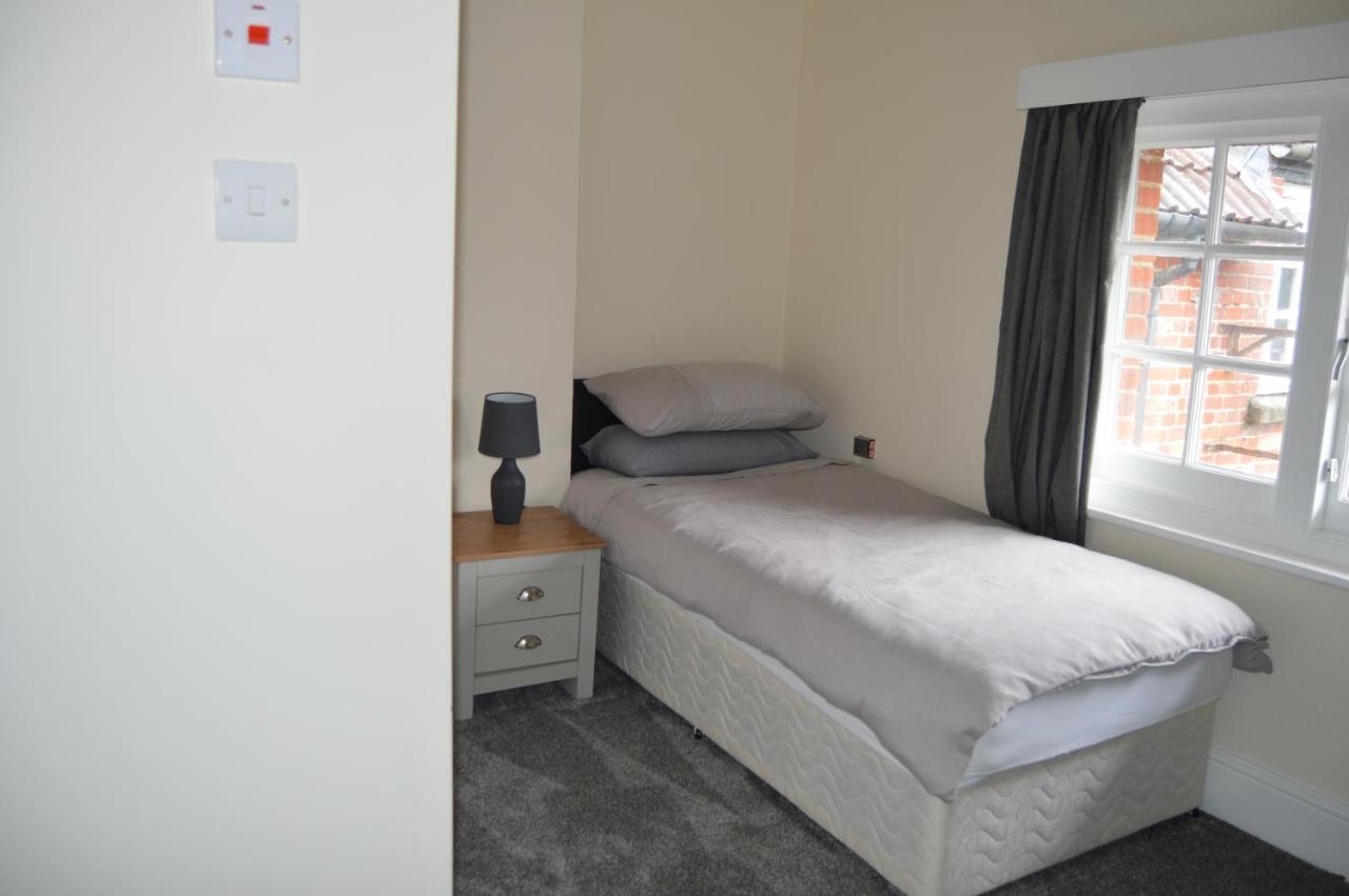 The Rose & Crown Otel Bulford Dış mekan fotoğraf